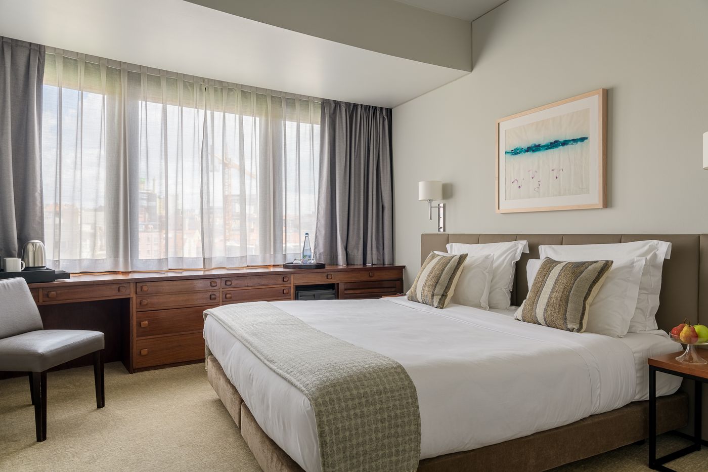 Dom-Carlos-Park-Room-6