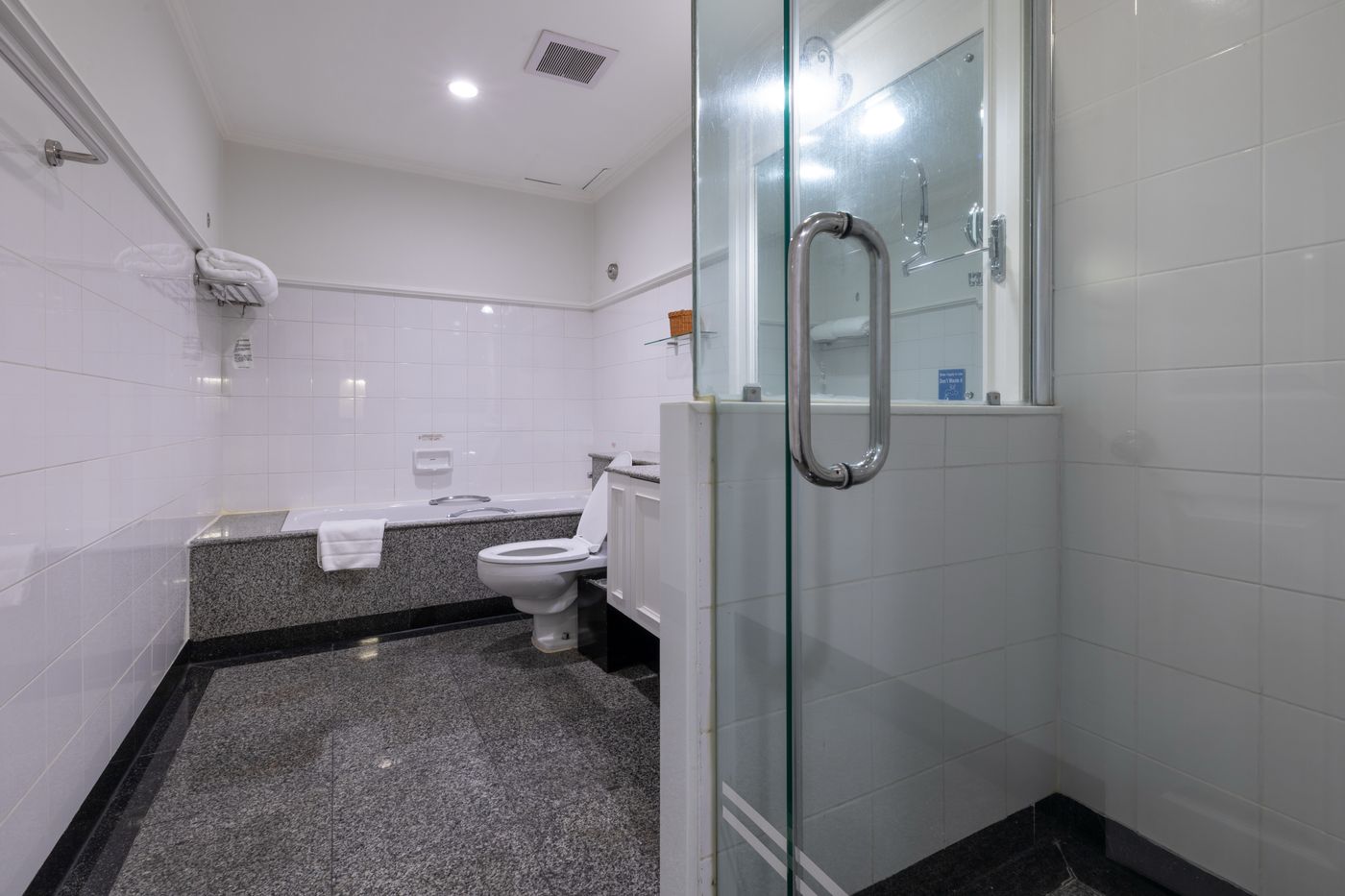 Cape-House-Langsuan-Room-39