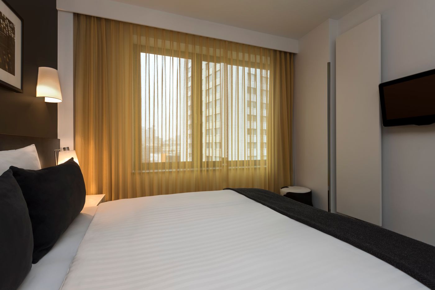 Adina-Apartment-Hackescher-Markt-Room-40