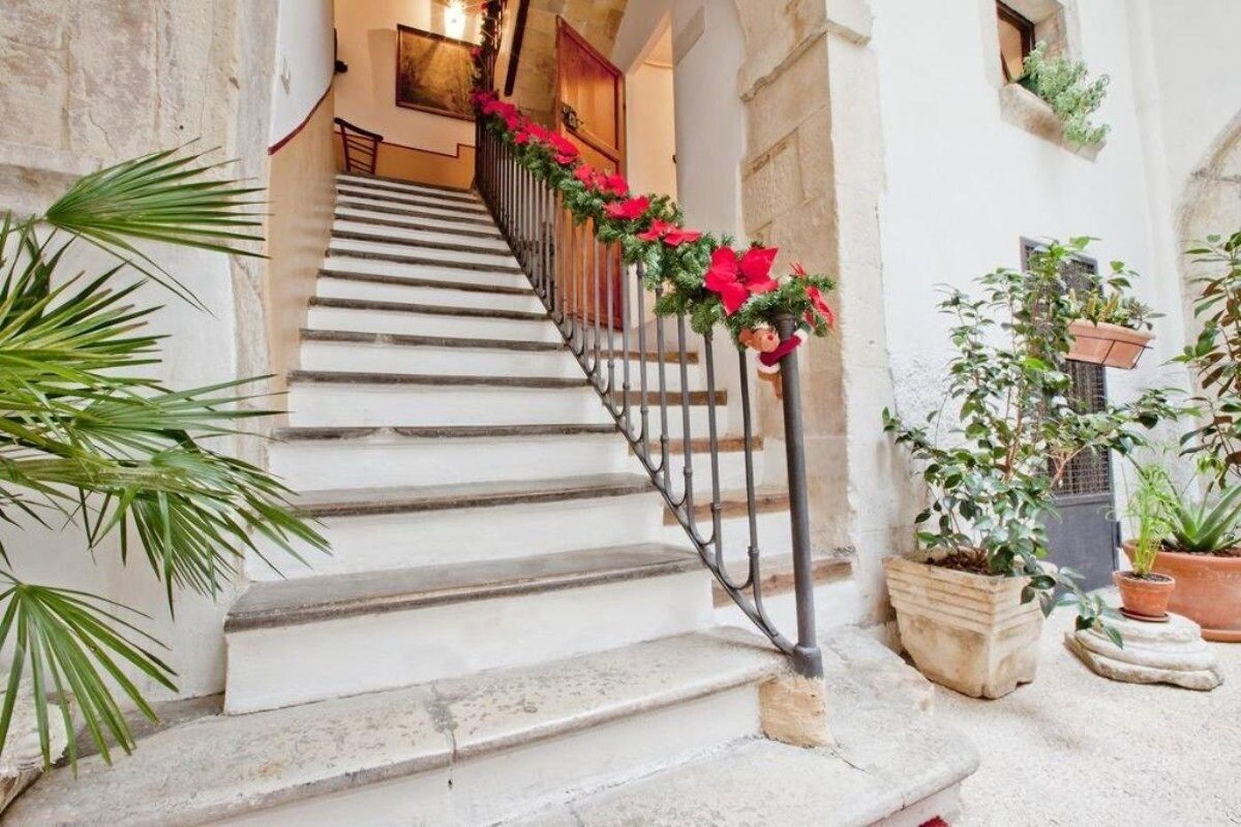 B-B-Il-Marchese-Del-Grillo-Lobby-2