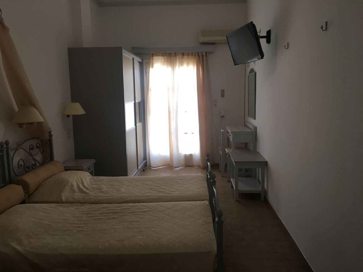 Avra-Santorini-Room-18