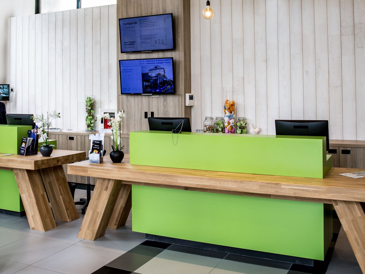 Campanile-Val-de-France-Ex-Kyriad-Disneyland-Lobby-2
