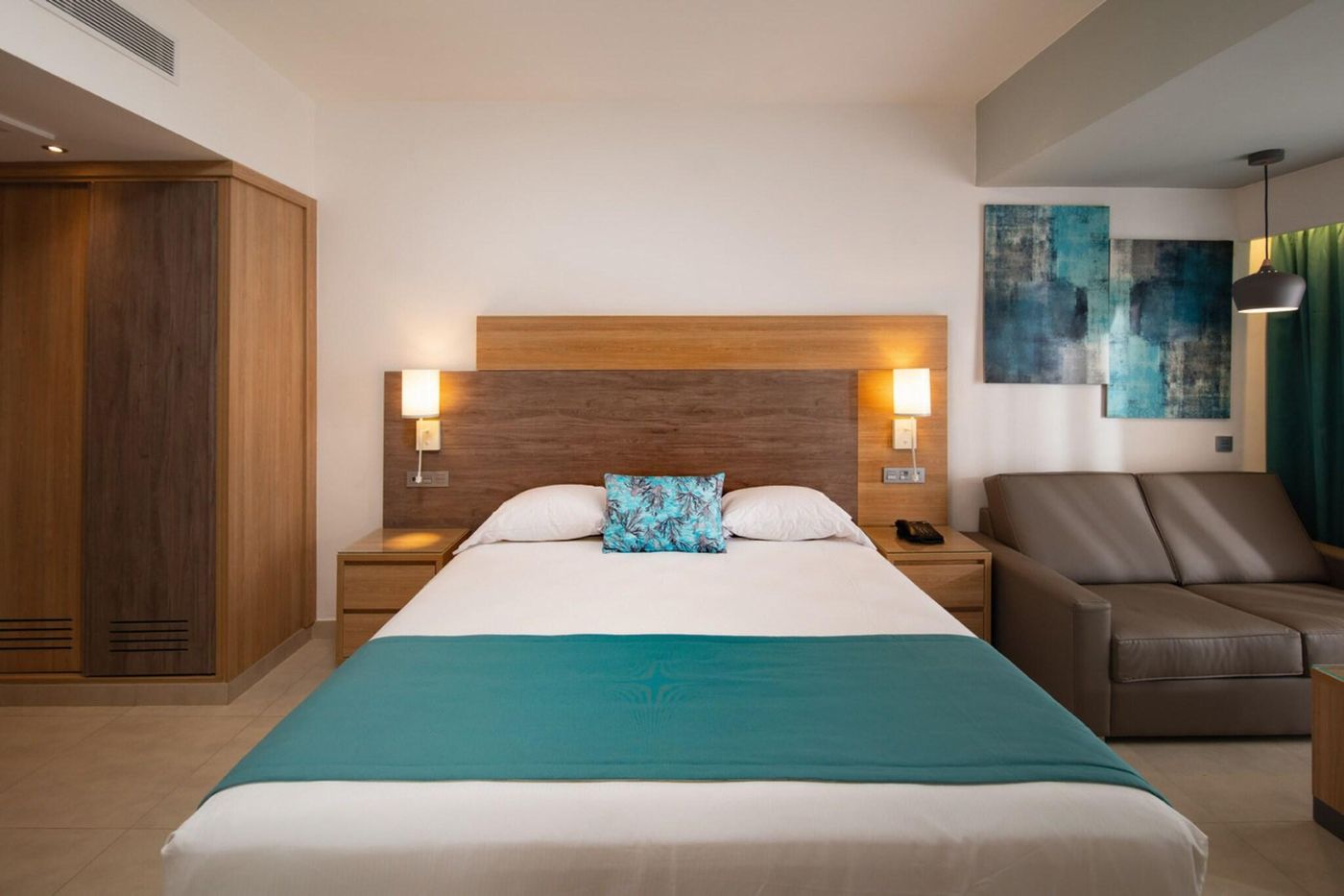 Riu-Palace-Tropical-Bay-All-Inclusive-Room-21