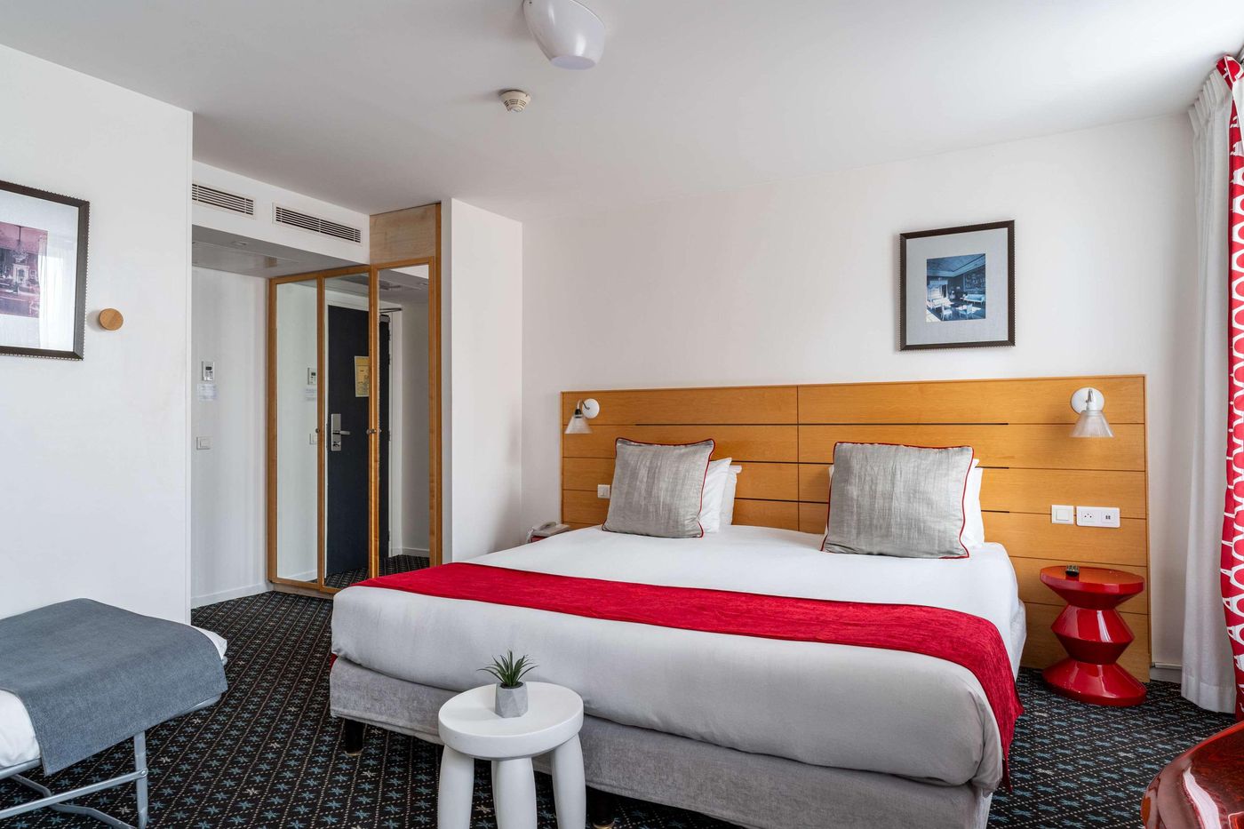 Lorette-Astotel-Room-14