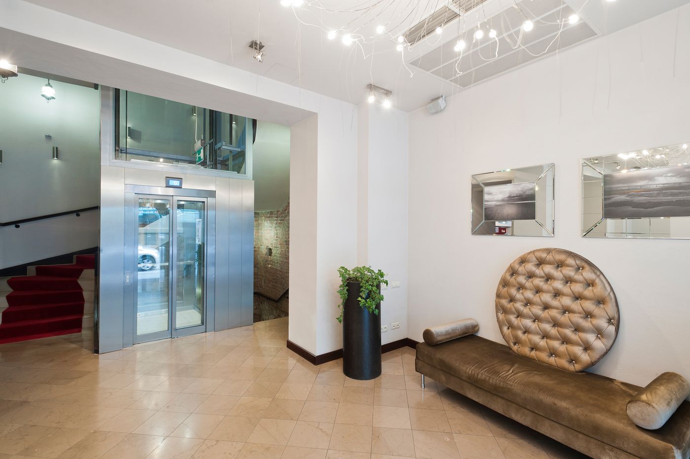 Hotel-Unicus-Krakow-Old-Town-Lobby-2