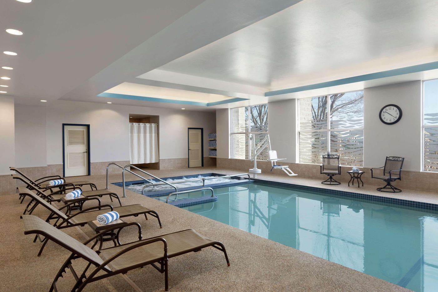 DoubleTree-Suites-by-Hilton-Hotel-Boston-Cambridge-Pool-45