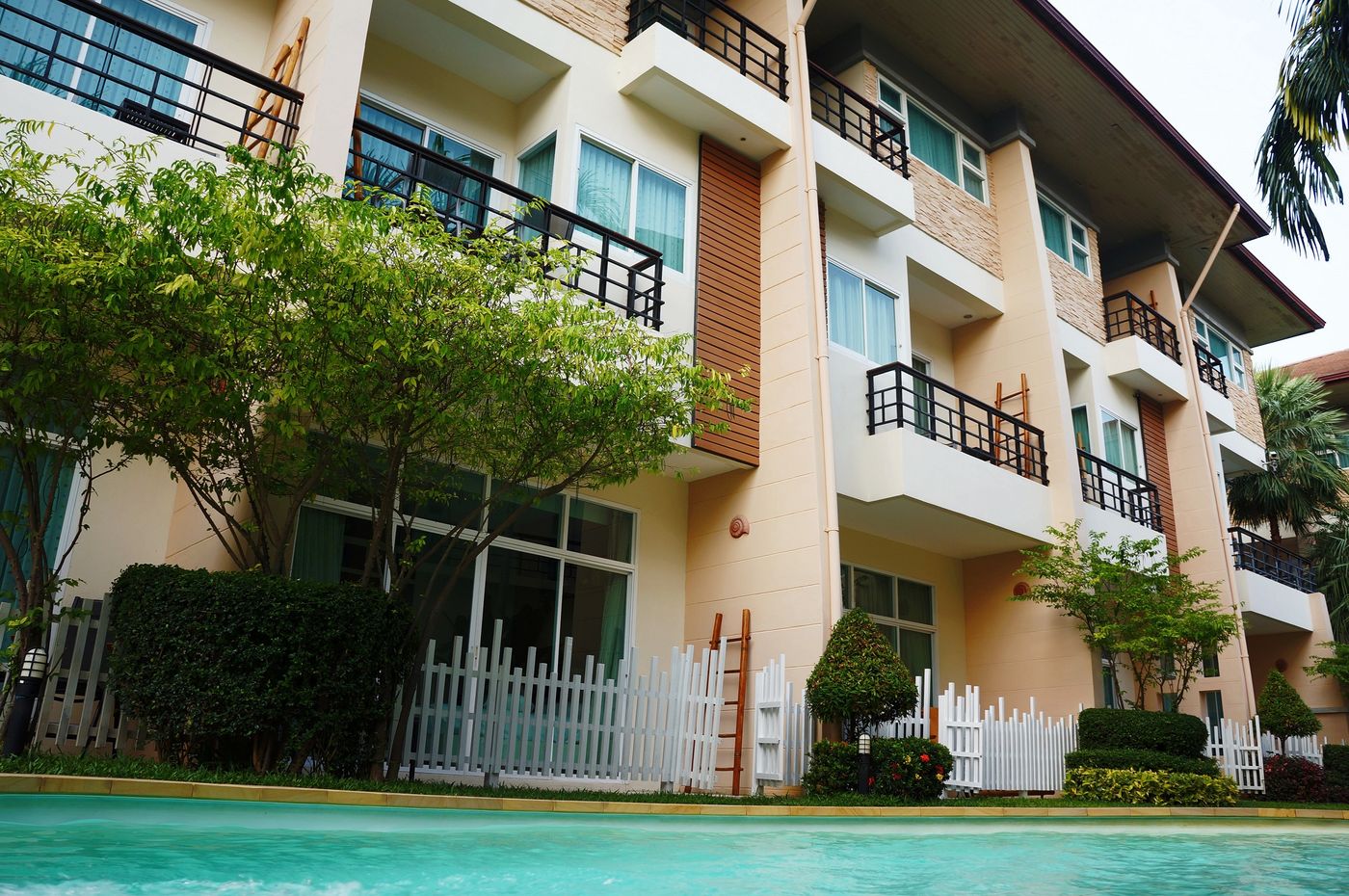 The-Beach-Boutique-House-Pool-5