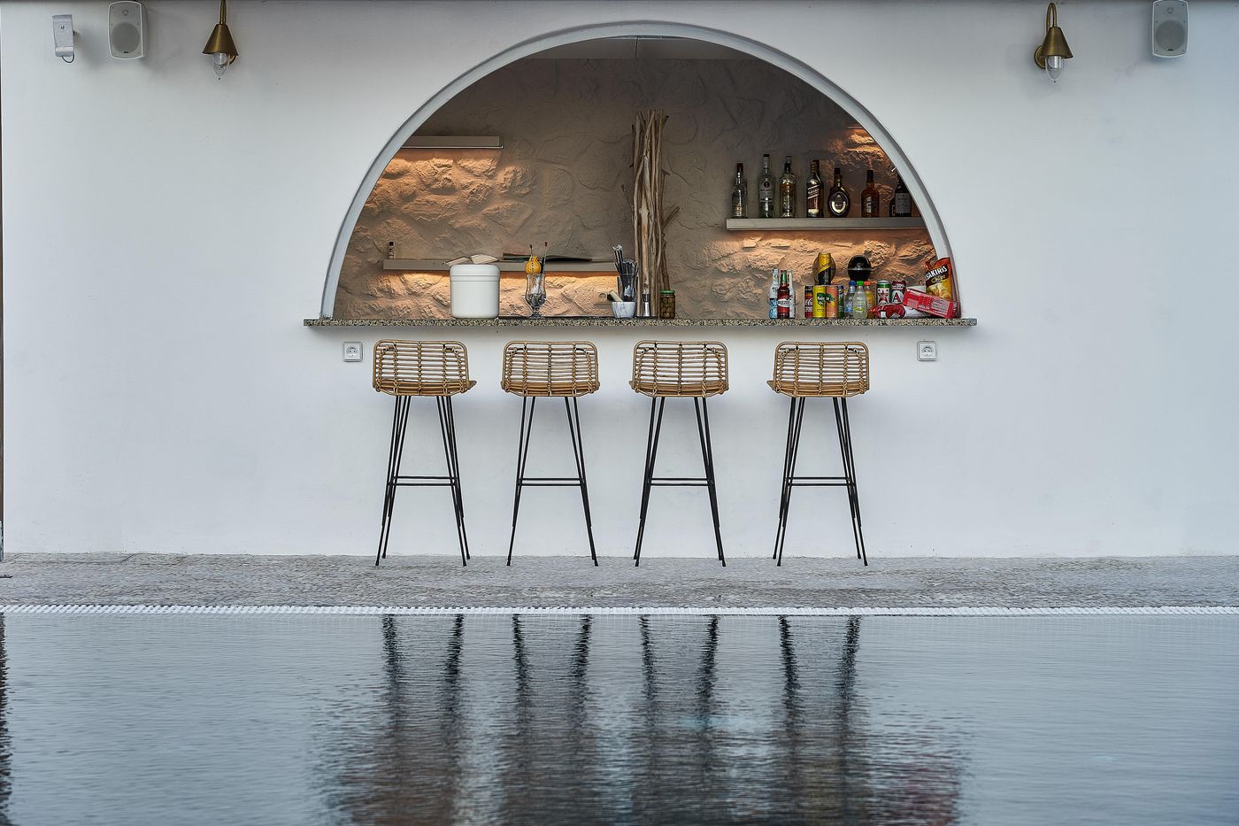 Petri-Suites-Pool-15