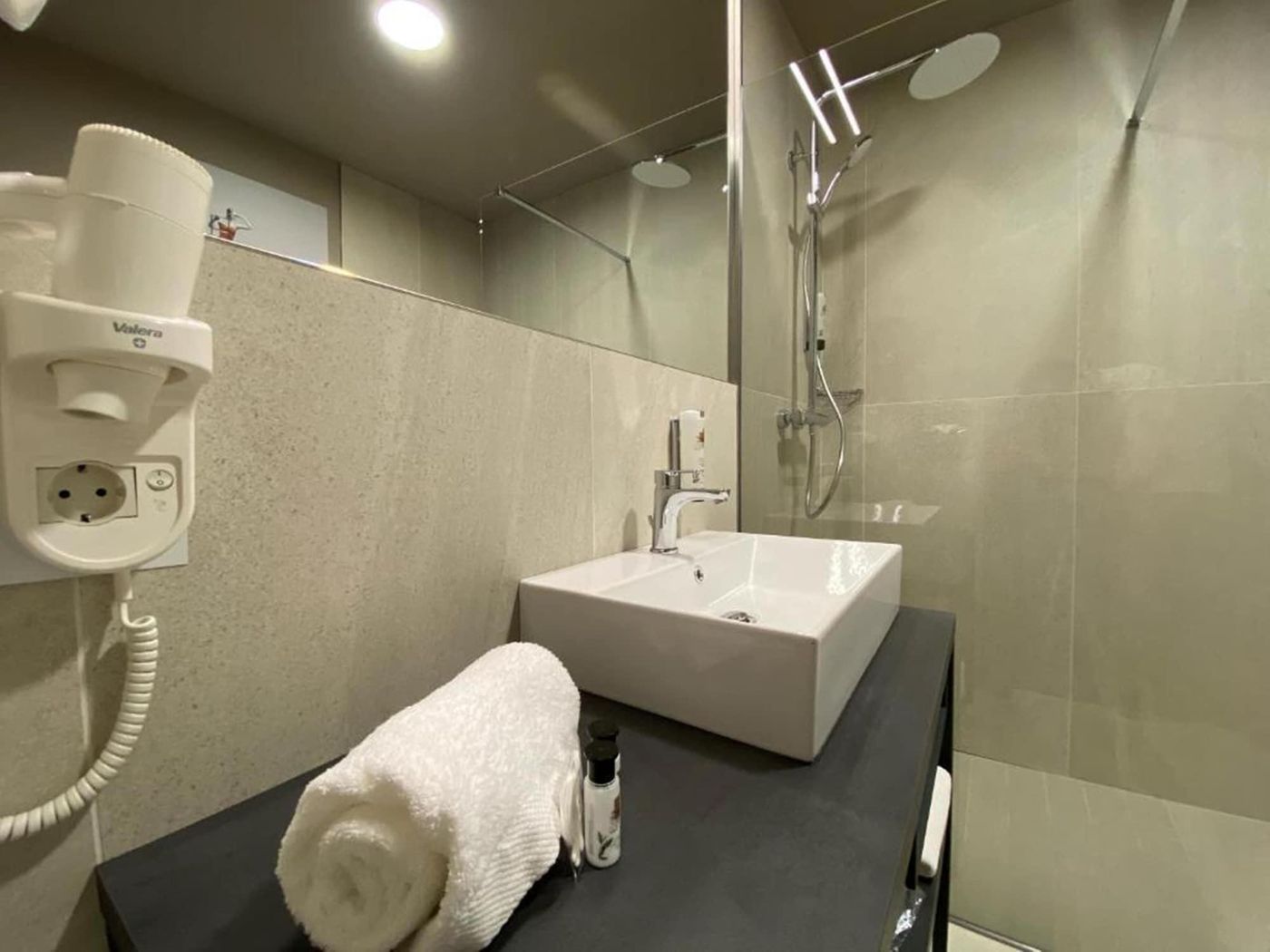 Amedia-Hotel-Mailand-a-Trademark-by-Wyndham-Room-45