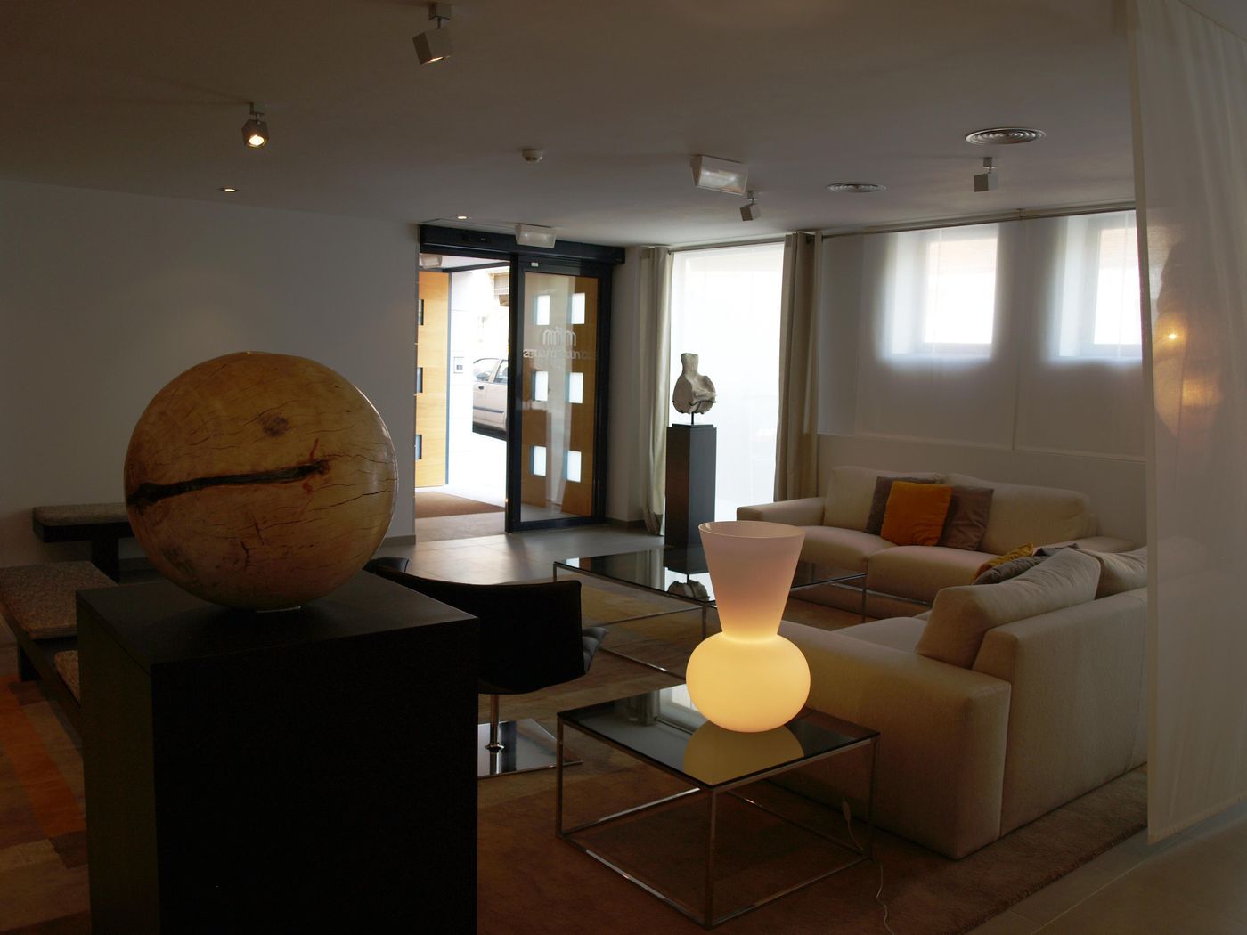 Eco-Alcala-Suites-Lobby-9