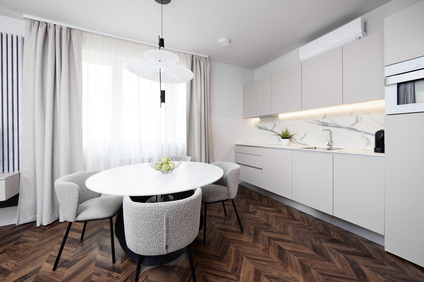 The-Amberlyn-Suite-Hotel-Room-38