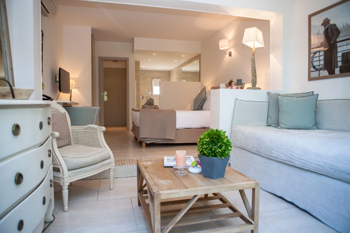 Font-Mourier-Hotel-Room-34