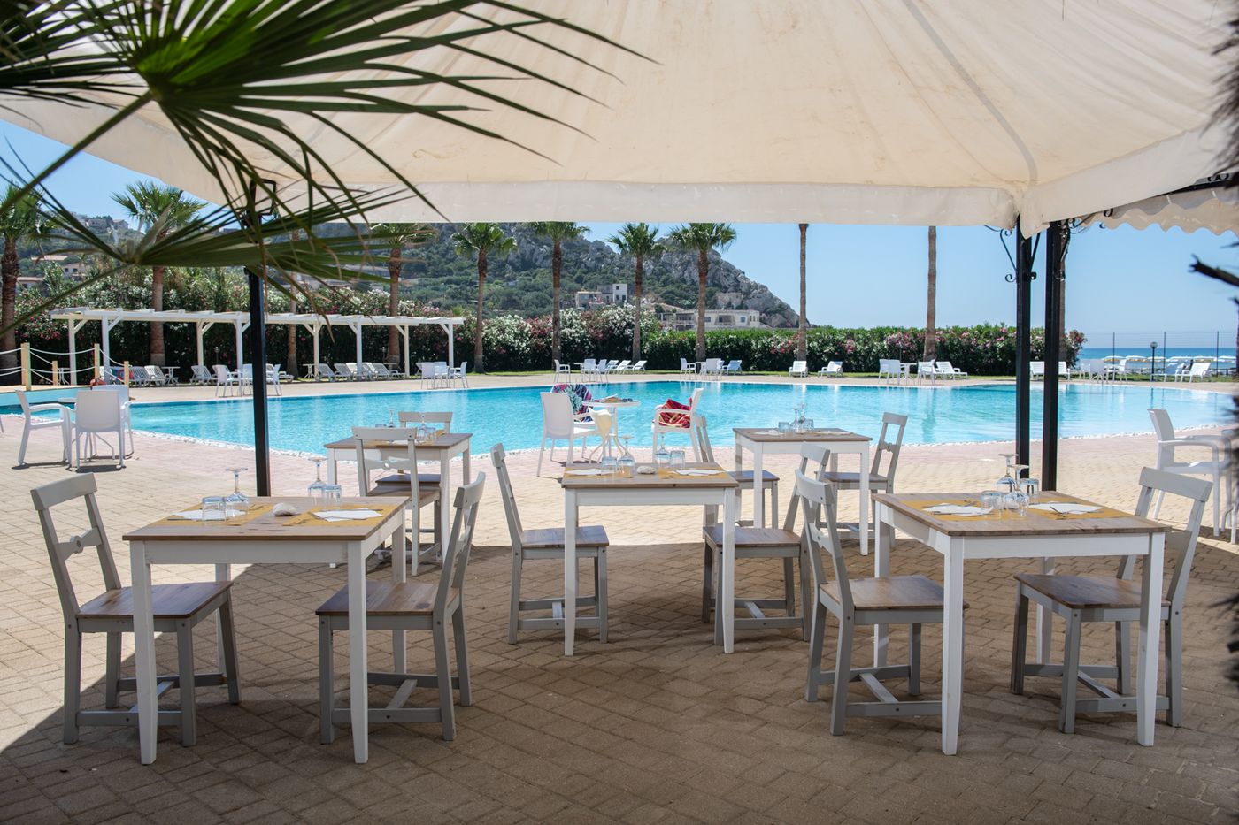 Baia-D-Oro-Hotel-Pool-10