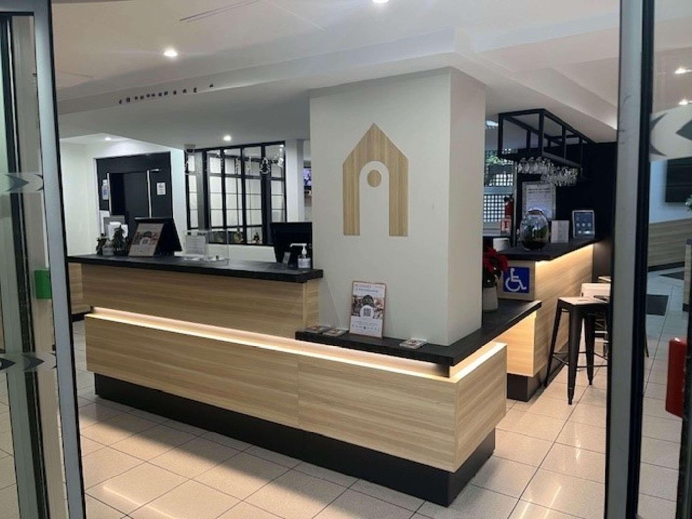 Campanile-Paris14-Maine-Montparnasse-Lobby-19