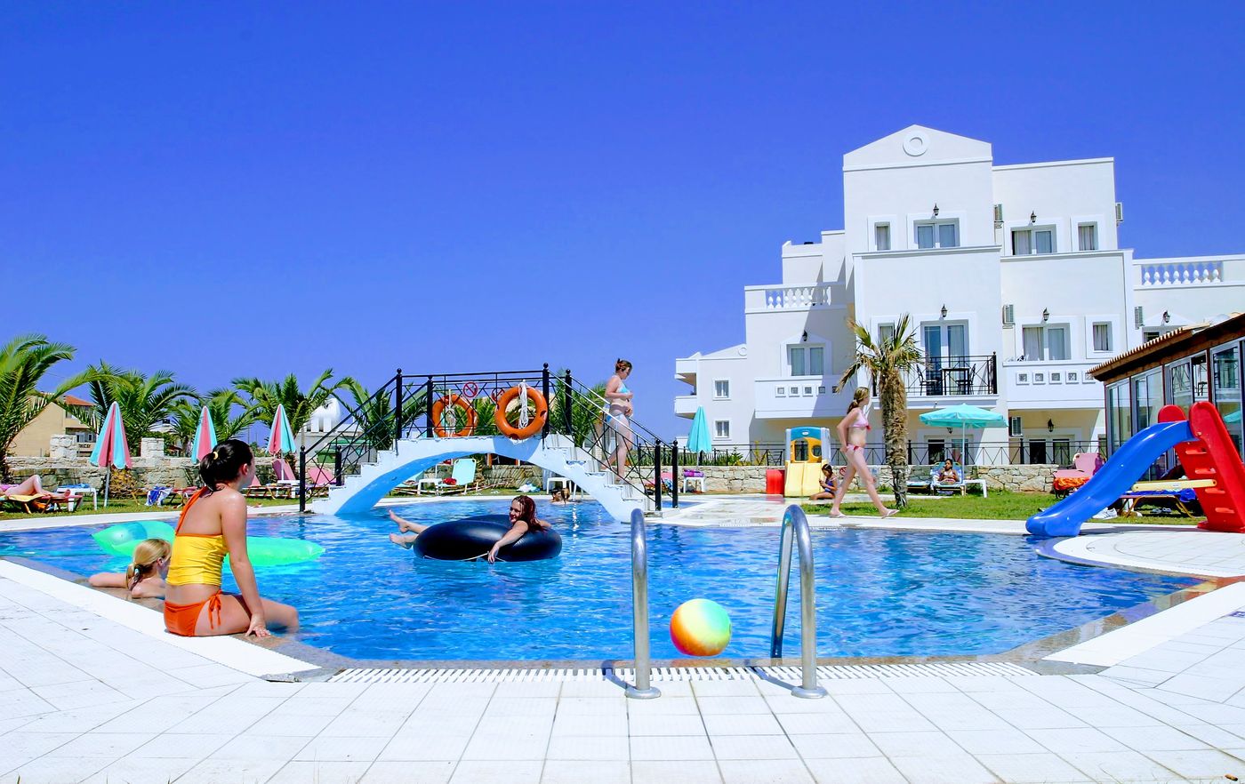 Yiannis-Manos-Apartments-General-view-1