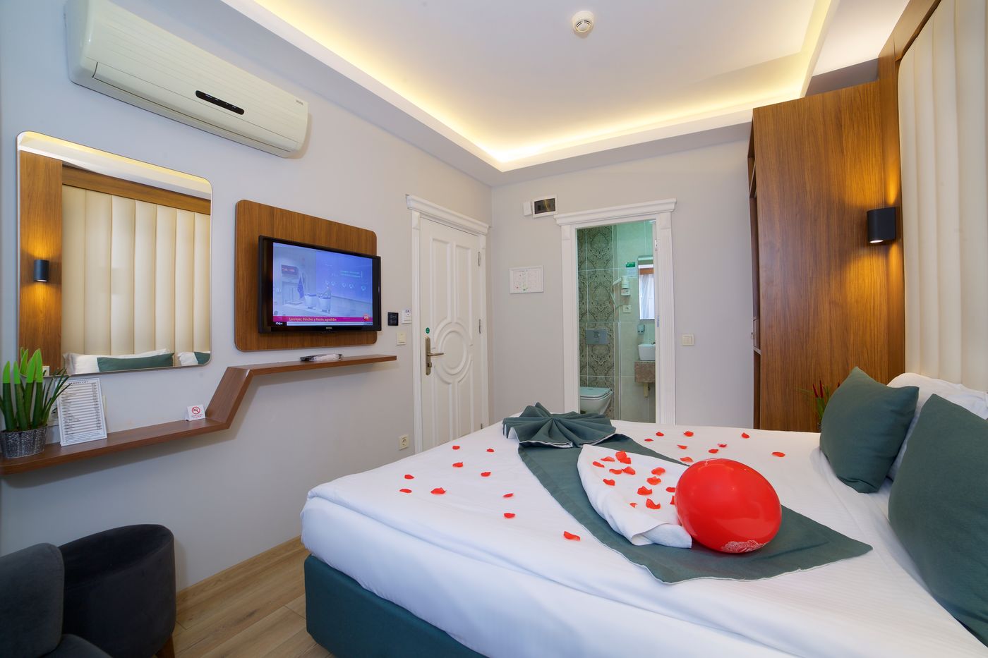 Hotel-Black-Tulip-Room-21