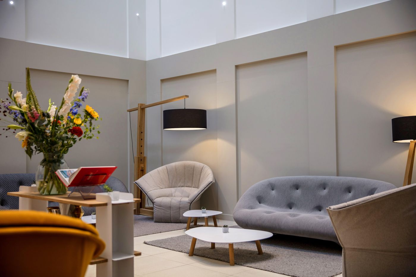 Holiday-Inn-Express-Amsterdam-Arena-Towers-Lobby-6