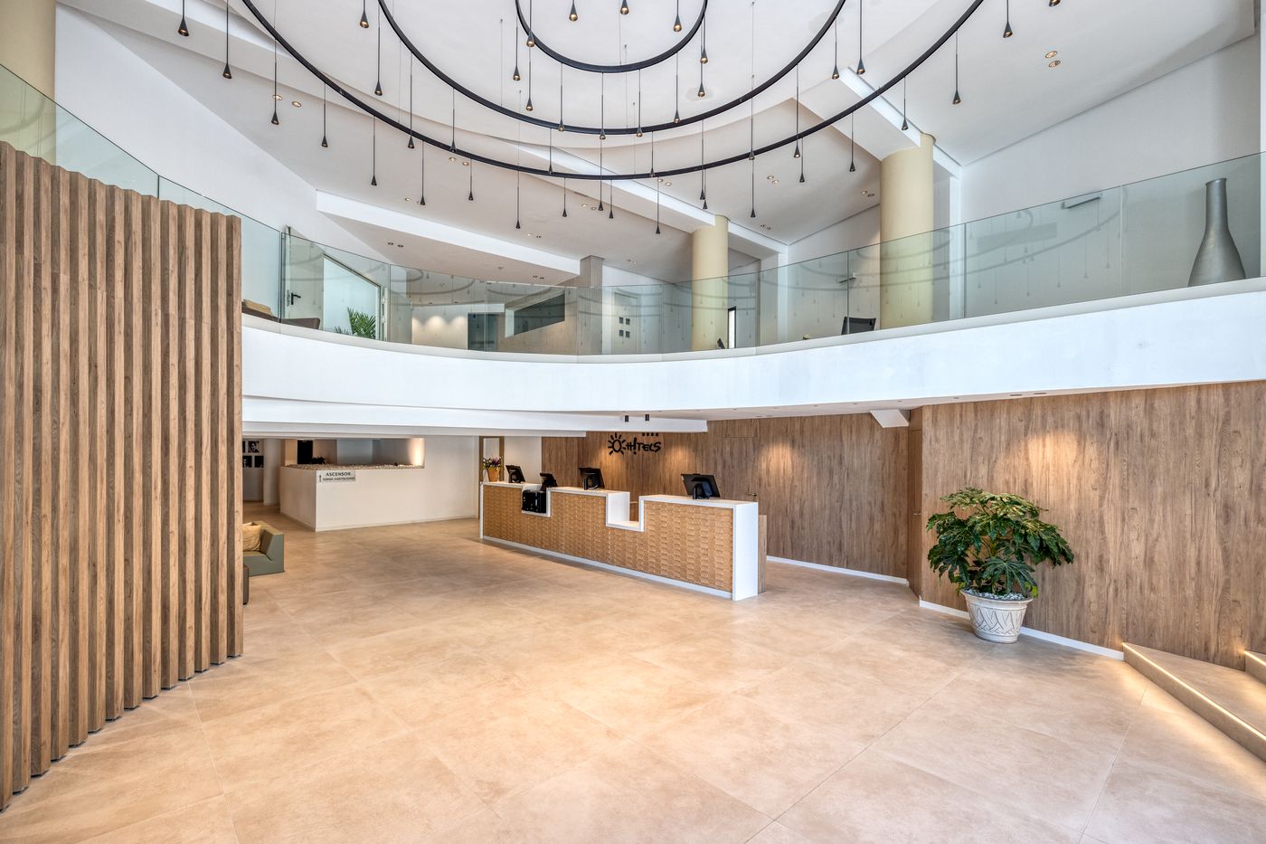 Ohtels-Gran-Hotel-Almeria-Lobby-40