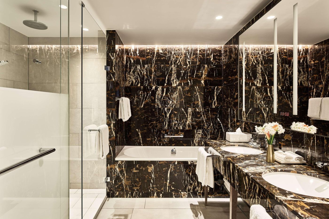 Hyatt-Regency-Amsterdam-Room-60