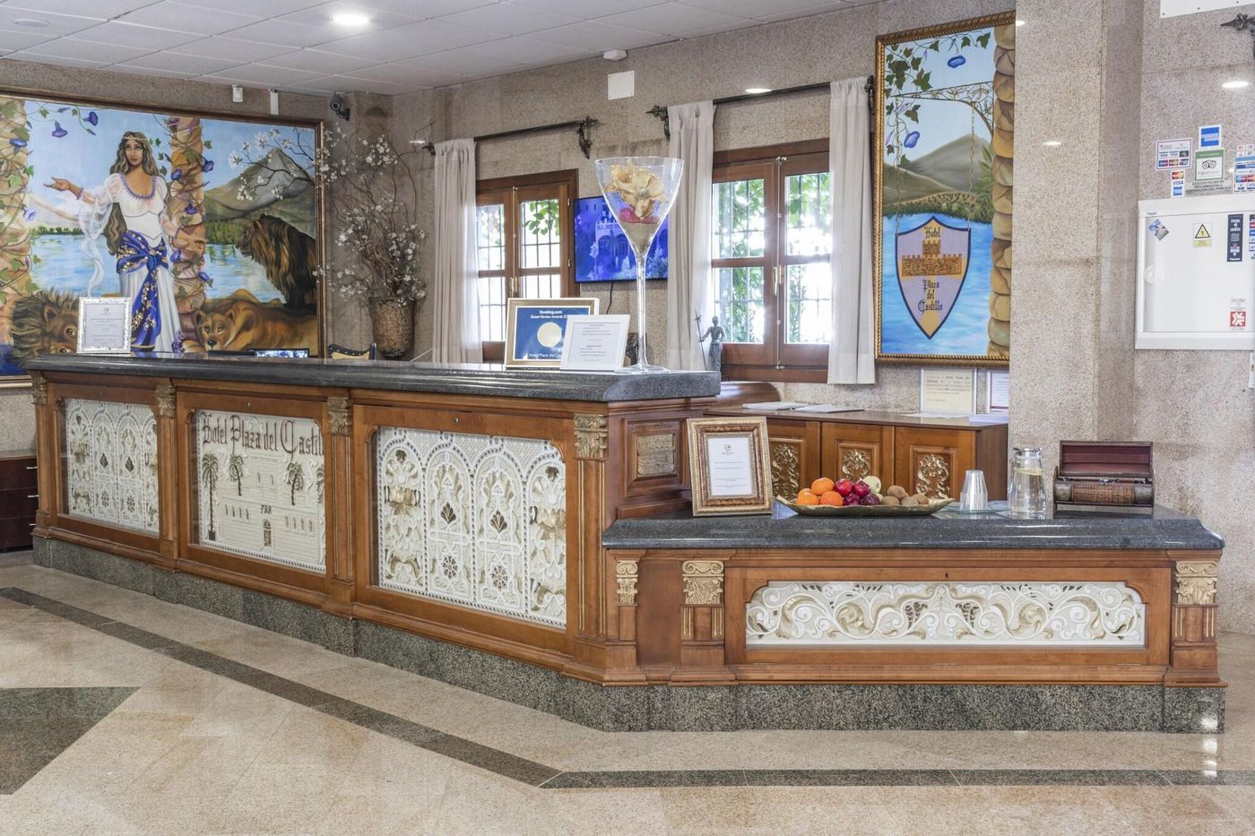 Hotel-Plaza-del-Castillo-Lobby-52