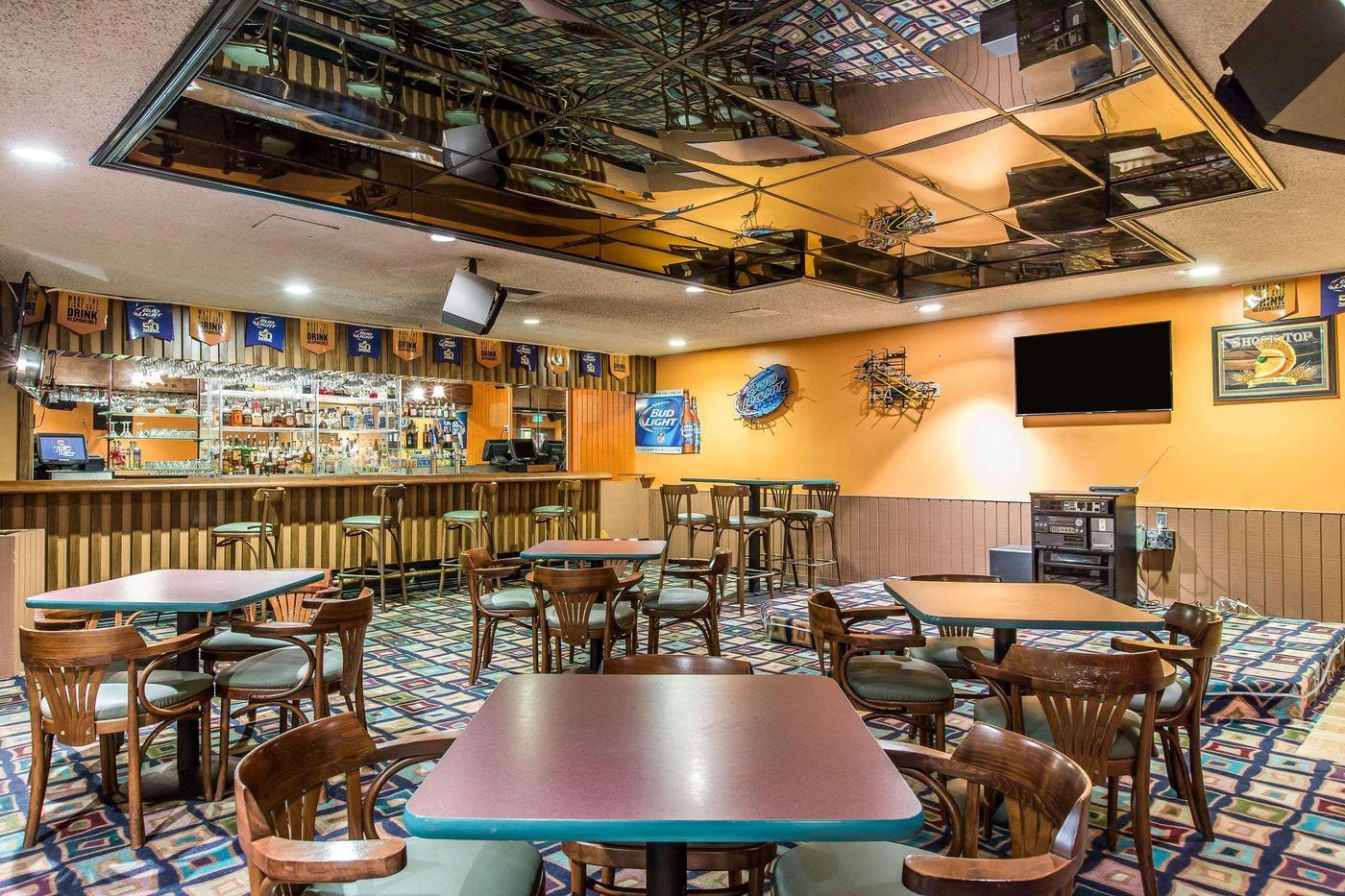 Clarion-Hotel-Anaheim-Resort-Bar-19