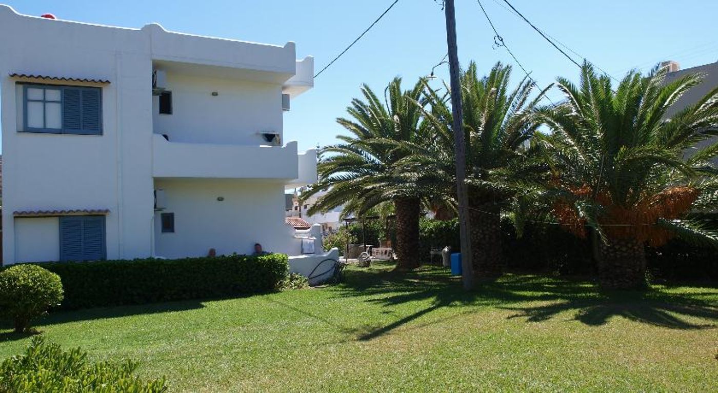 Apollo Studios & Apartments