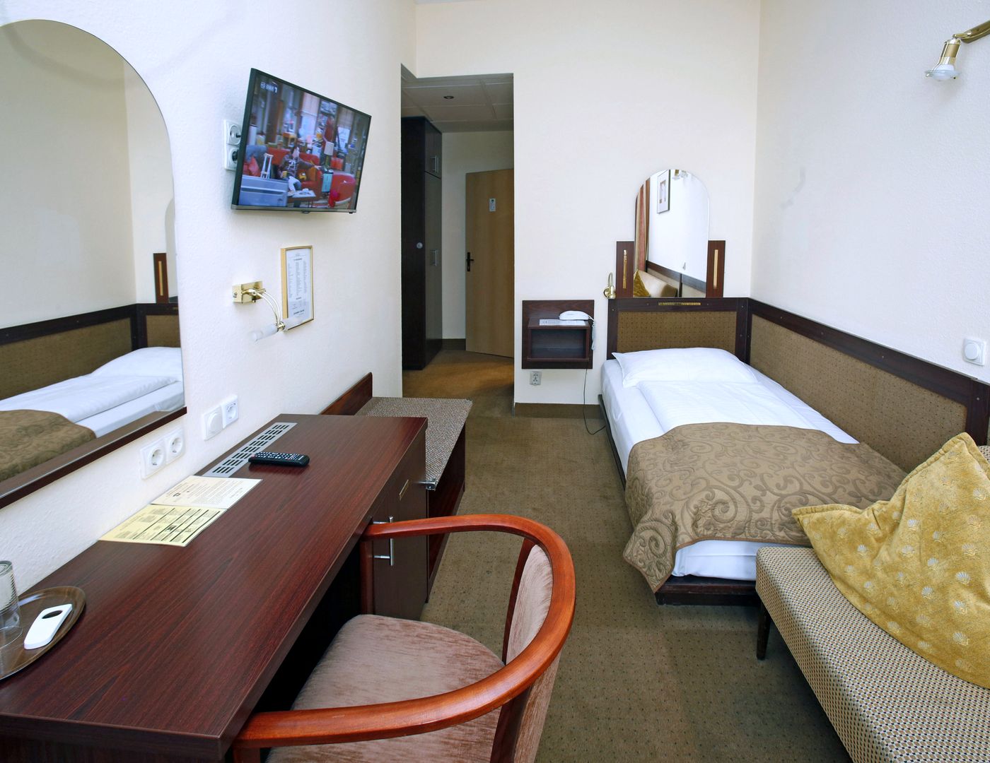 Hotel Pension Continental - Austria - Vienna - Room - 2