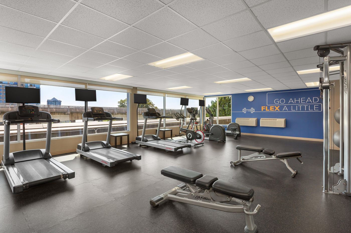 Holiday-Inn-Express-Vancouver-Airport-Richmond-Sports-and-Entertainment-57