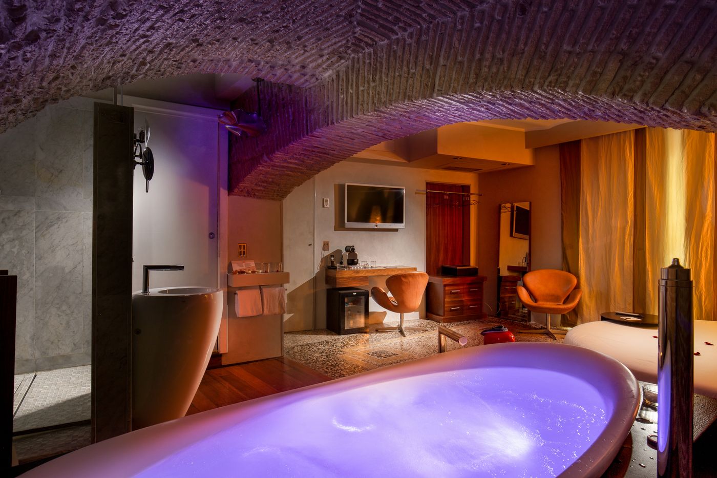 SuiteSistina-For-Brave-Lovers-Room-35