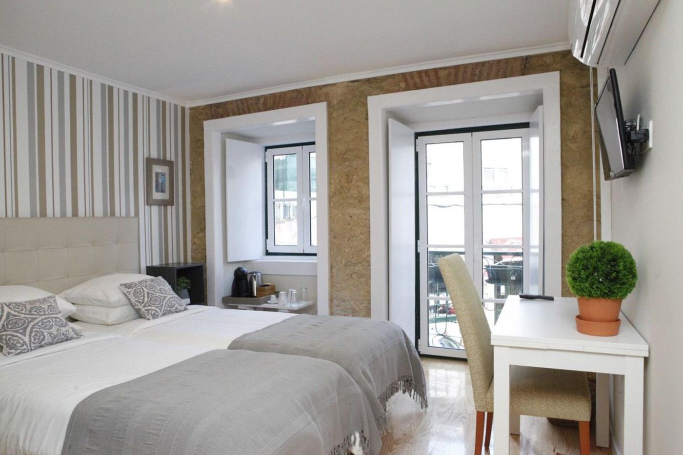 Flores-Guest-House-Room-40