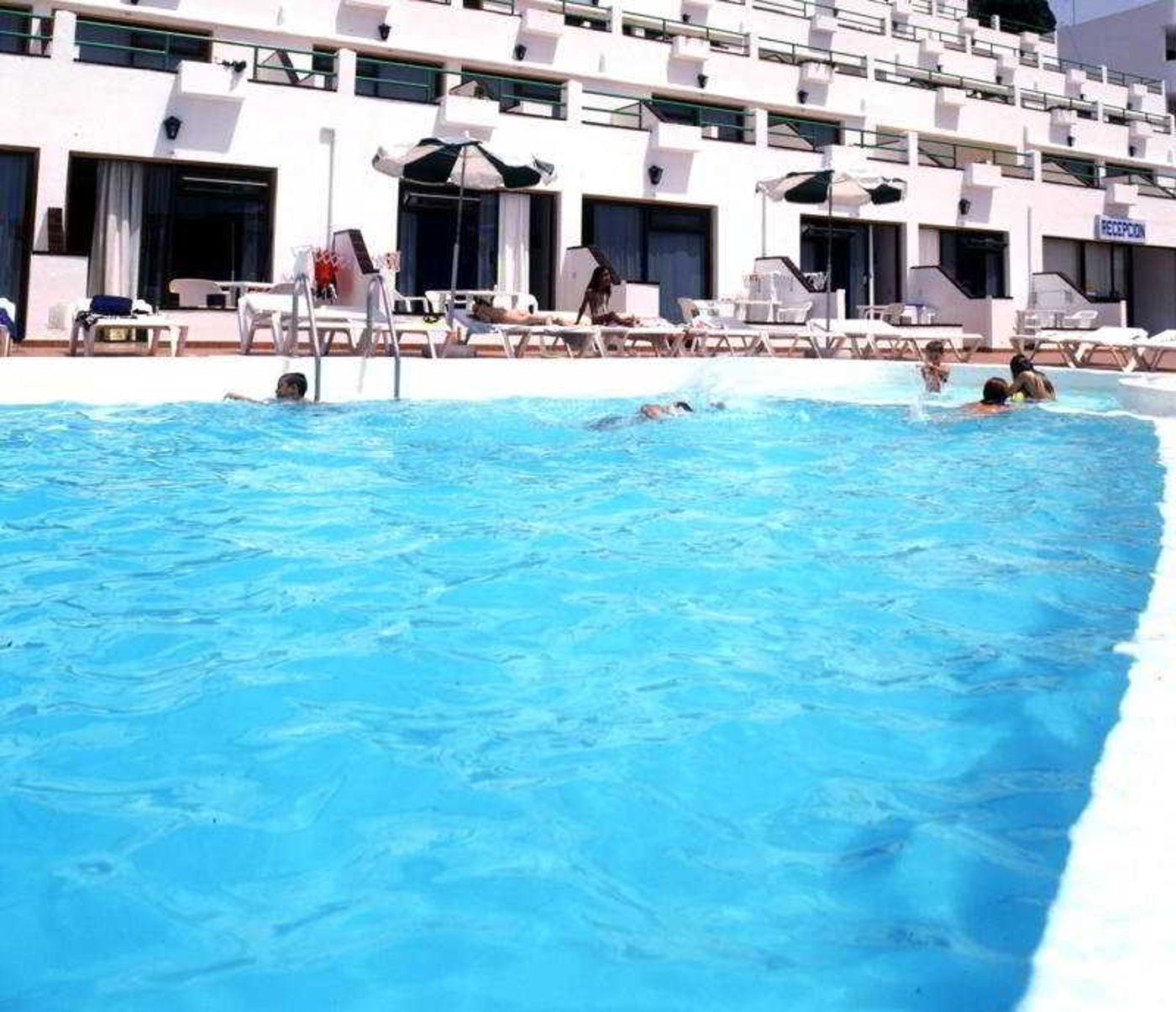 Rocamar-Apartamentos-Pool-5