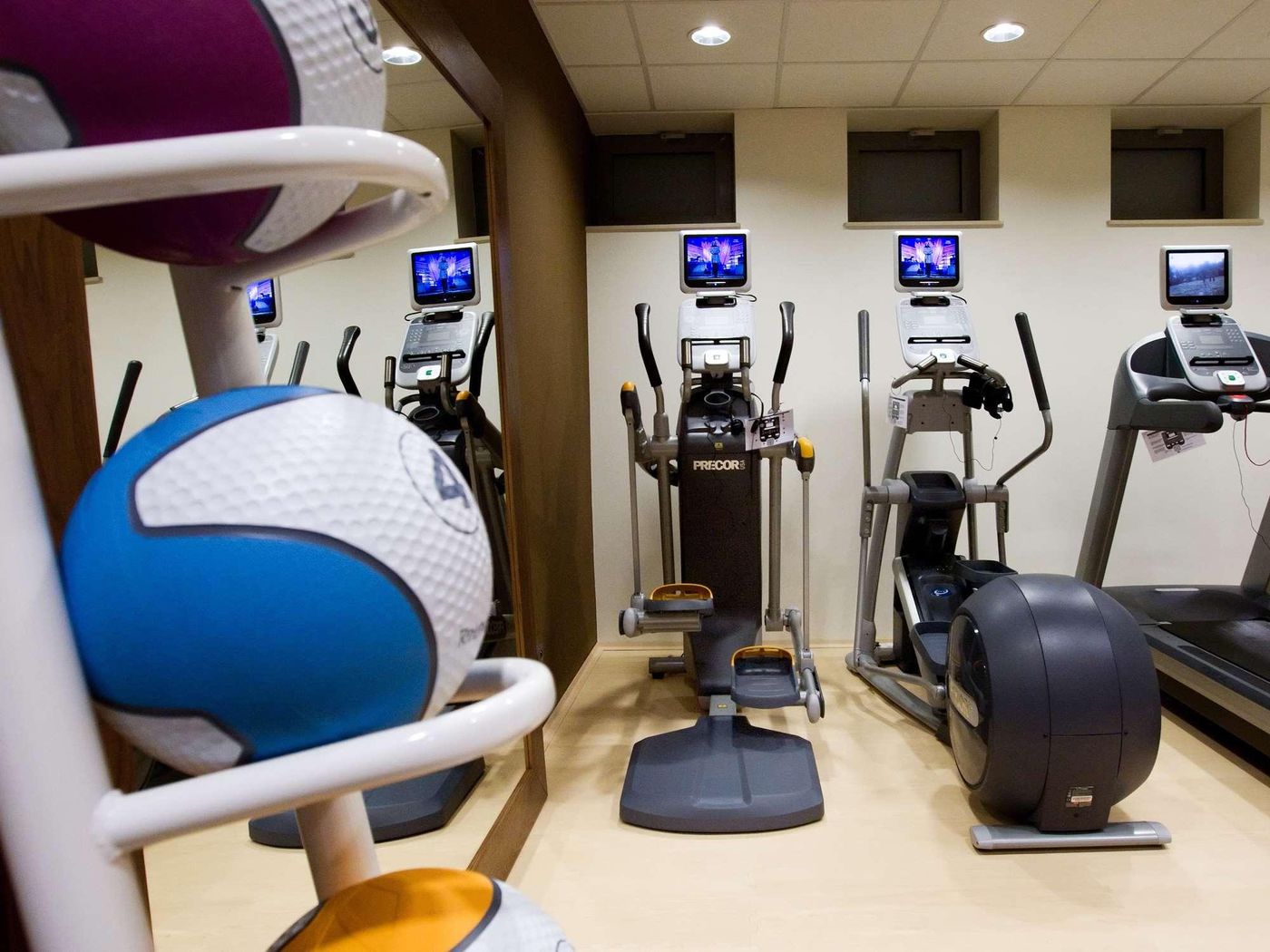 Hilton-Garden-Inn-Krakow-Sports-and-Entertainment-42