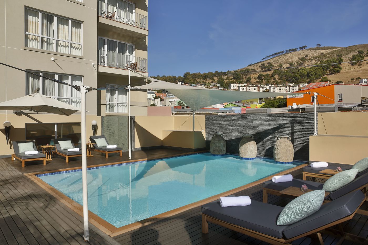 Hyatt-Regency-Cape-Town-Pool-2