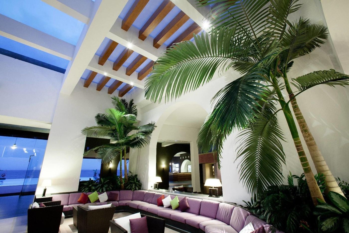 Santa-Tecla-Palace-Lobby-45