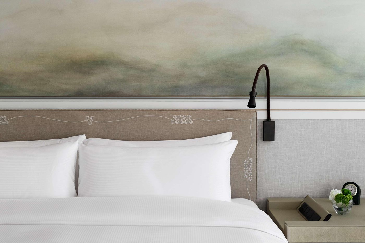 Island-Shangri-La-Hong-Kong-Room-43