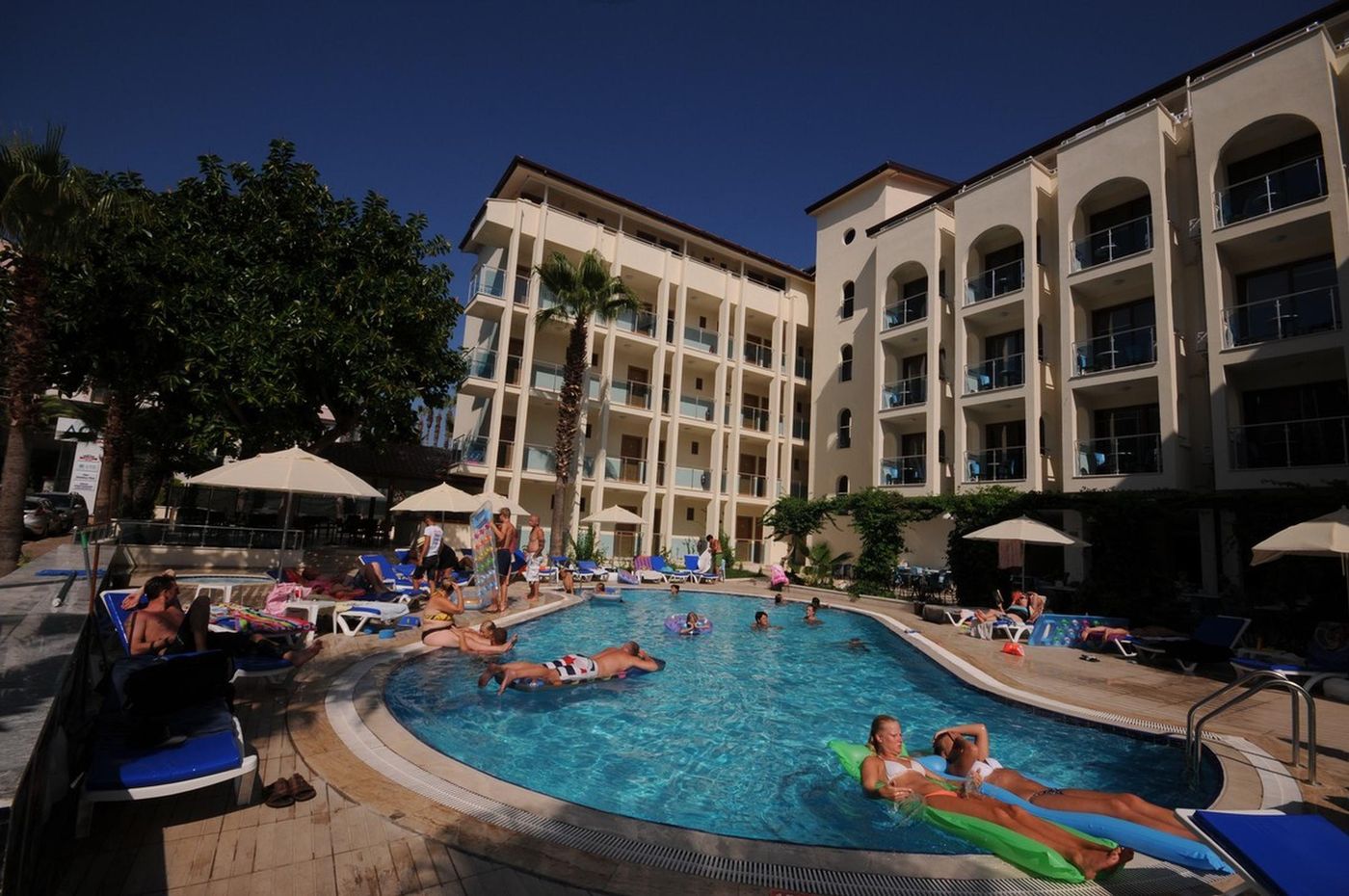 Kent-Studyo-Hotel-Pool-2