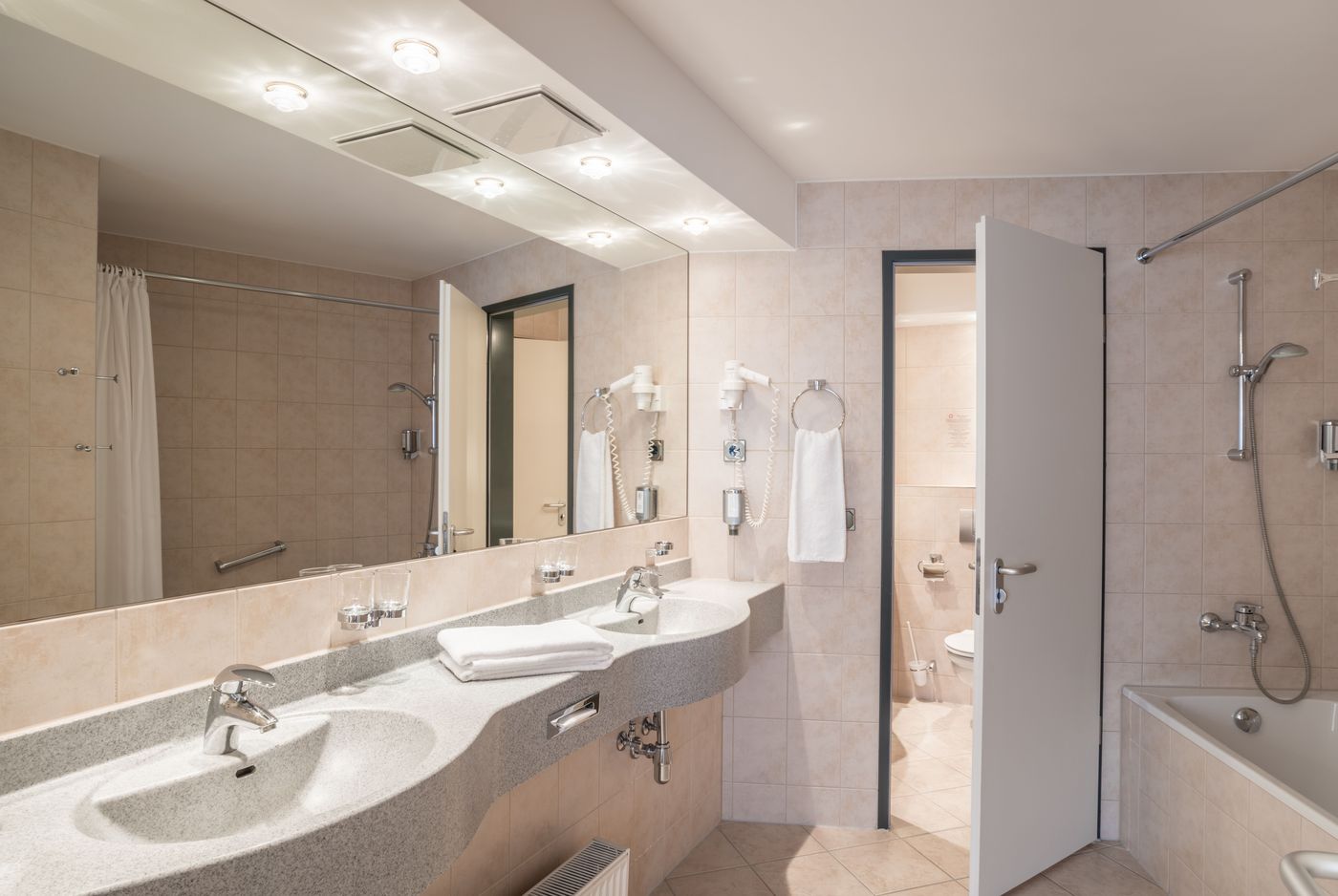 Hollywood-Media-Hotel-Room-33