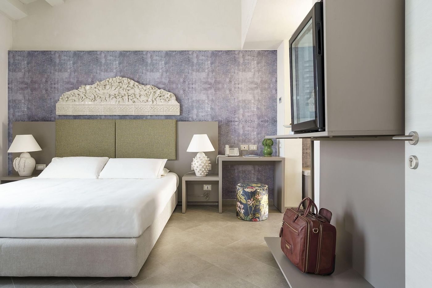 Luna-del-Raccolto--Green-Country-Hotel-Room-17