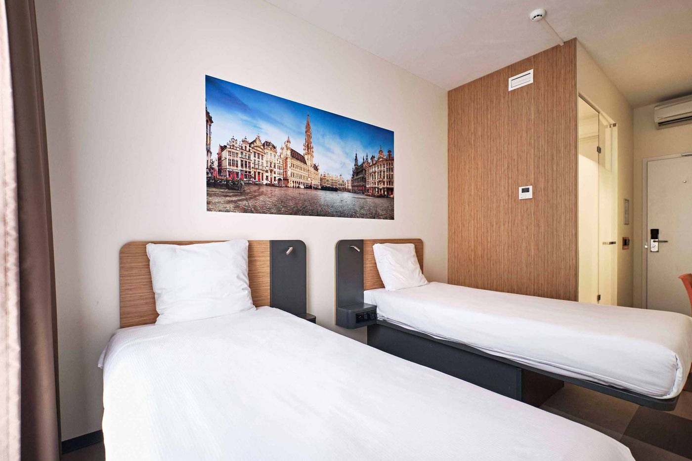 easyHotel-Brussels-City-Centre-Room-2