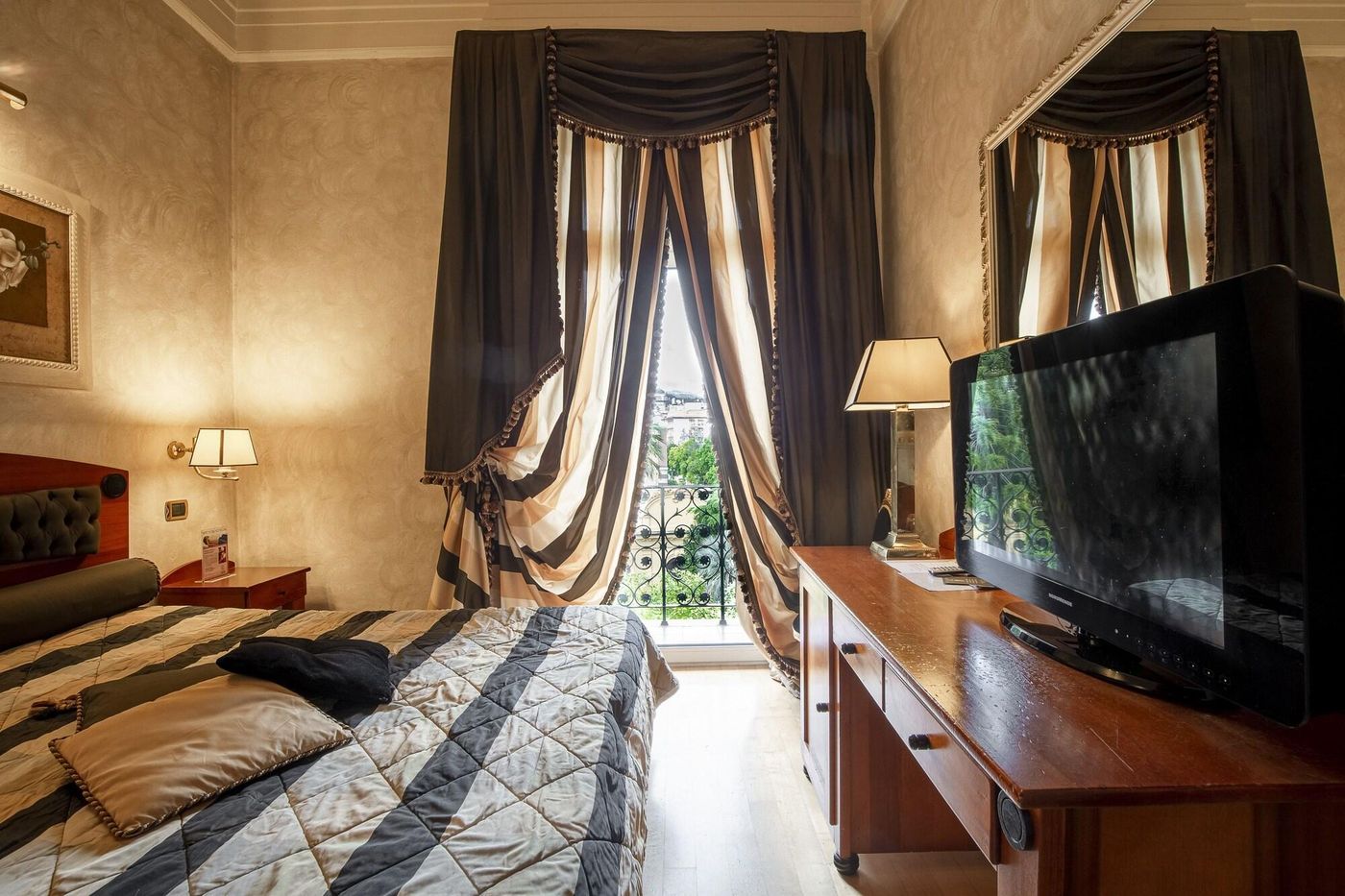 Columbia-Charming-Spa-Room-36