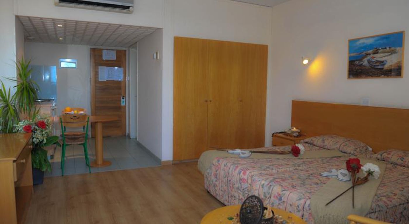 Pier Beach Hotel Apartments