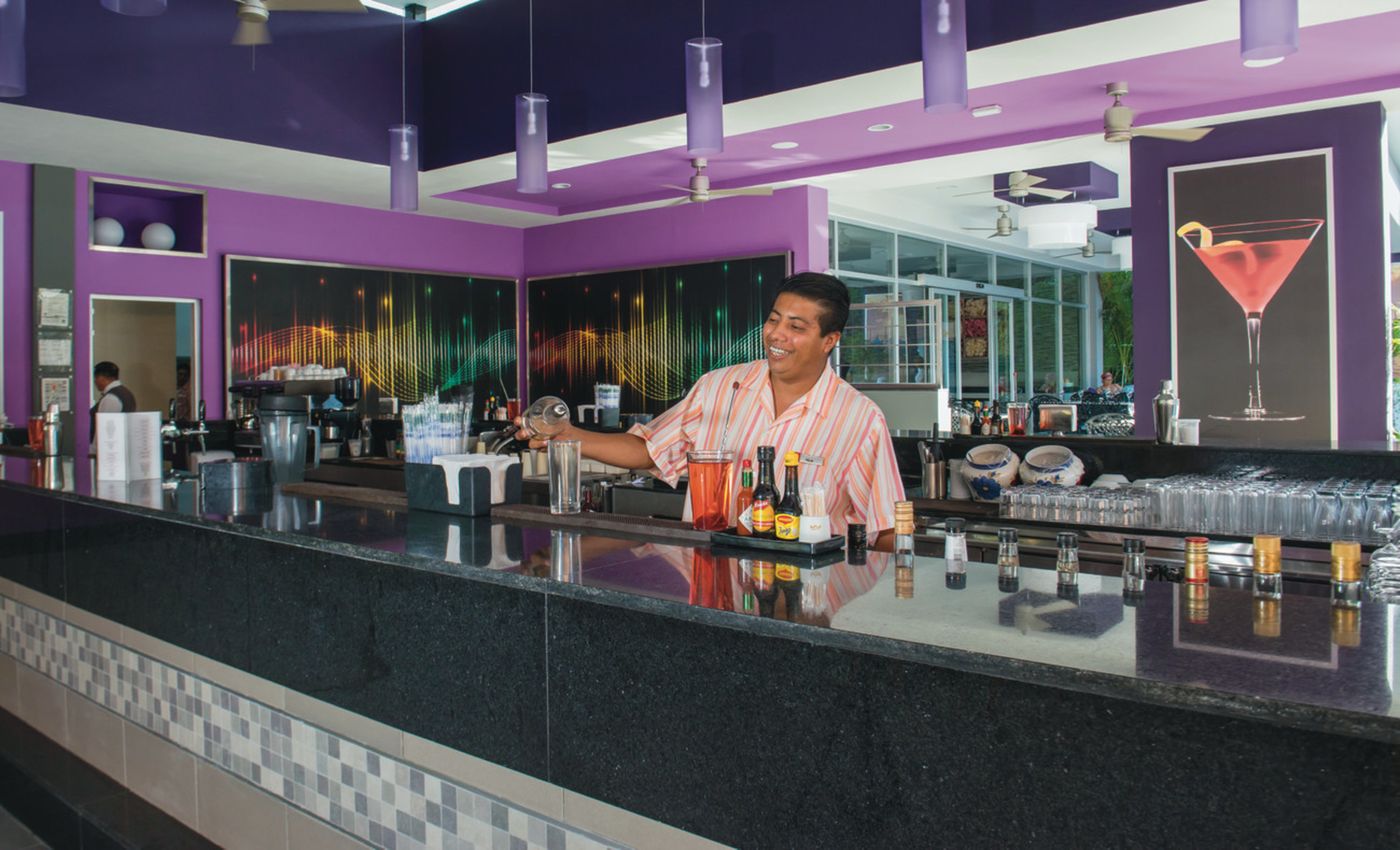 Riu-Lupita-All-Inclusive-Bar-36