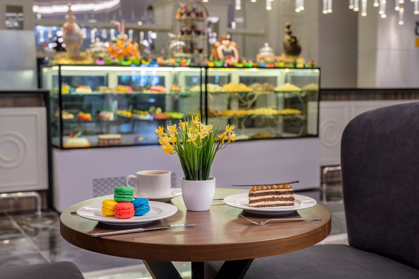 Side-Crown-Sunshine-Bar-51