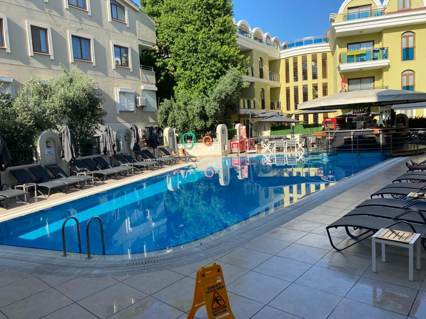 Club-Karakas-Pool-10