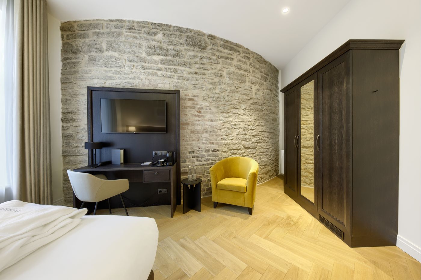 Nunne-Boutique-Hotel-Room-9