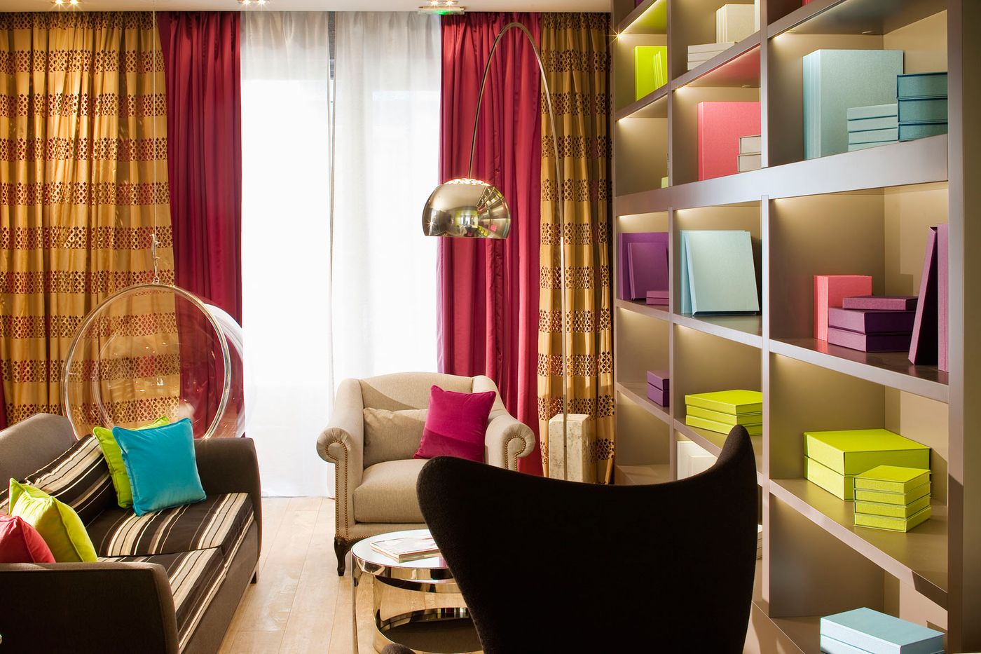 Le Petit Paris-France-PARIS-Lobby-5