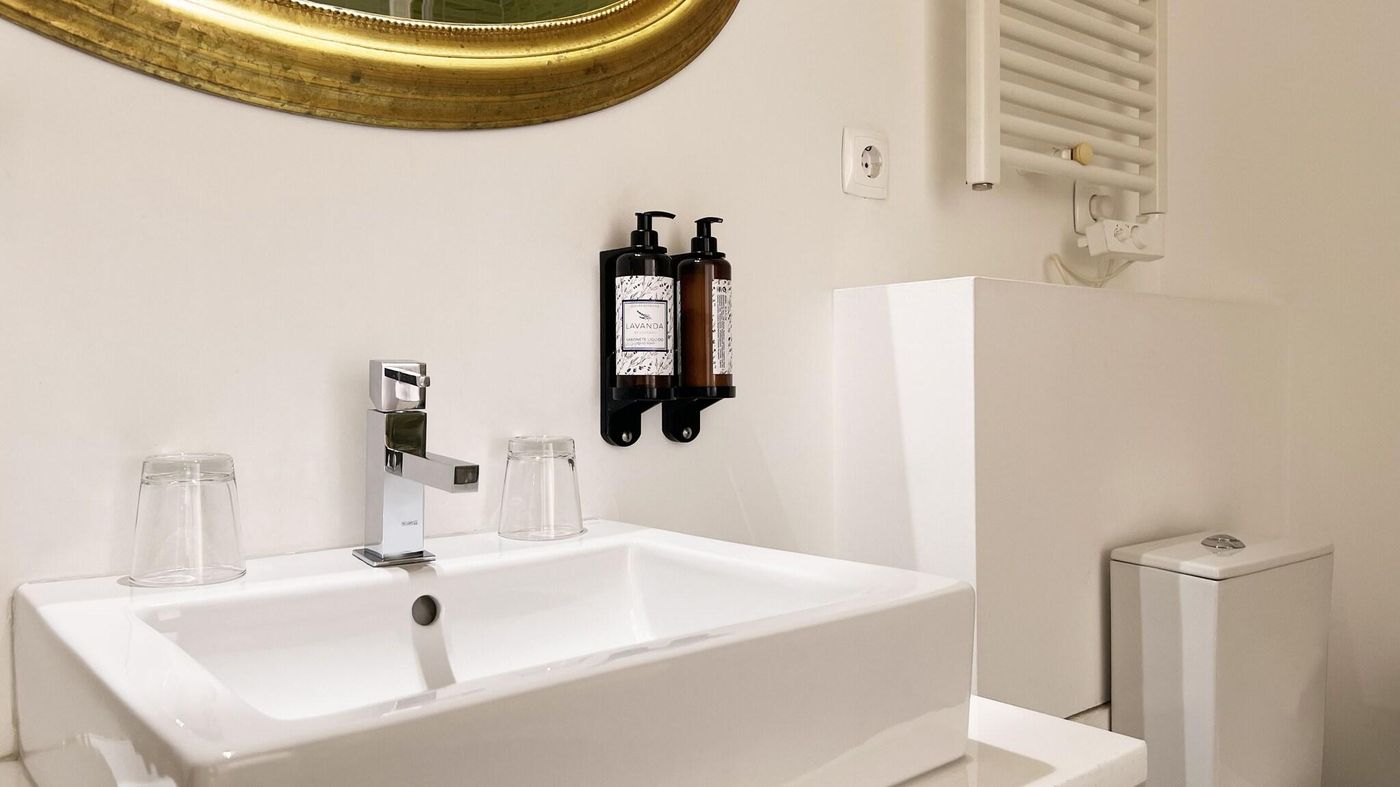 Casa-Do-Bairro-Bed---Breakfast-Room-49