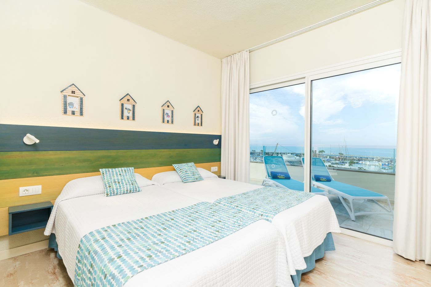 Hovima-La-Pinta-Beachfront-Family-Hotel-Room-14