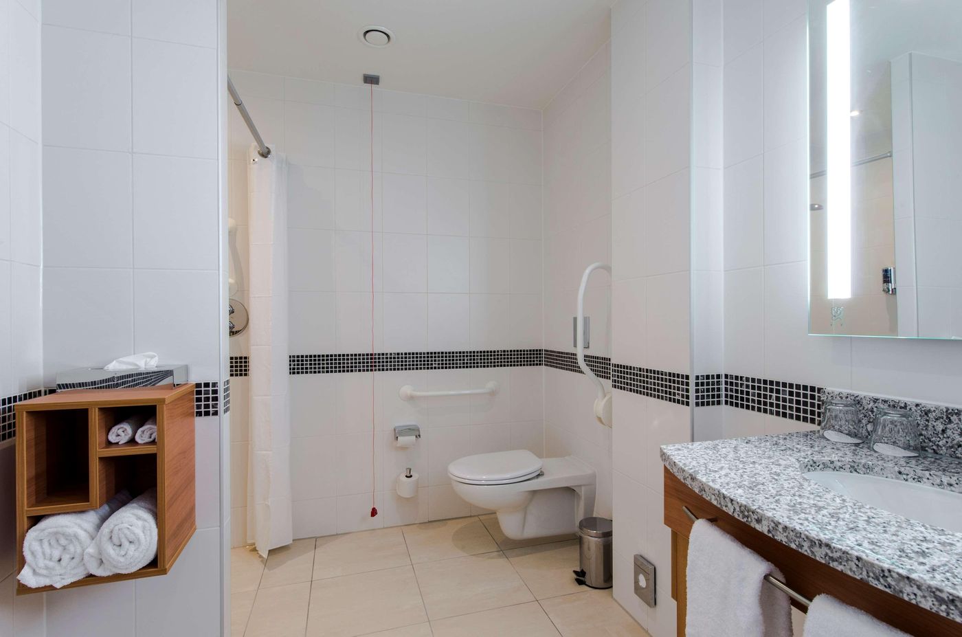 Hampton-by-Hilton-Amsterdam---Arena-Boulevard-Room-31