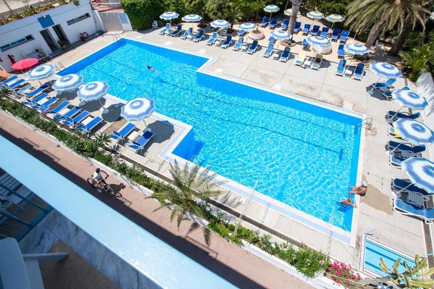 Hotel-Tourist-Pool-4